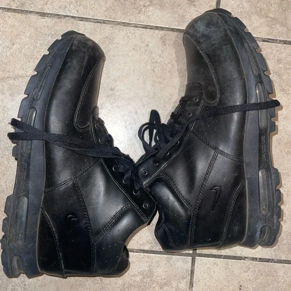 NIKE AIRMAX BOOTS WITH RED WING SOLES - Picture 4 of 8